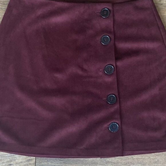 Women's Primark Faux Velvet A-Line Skirt Button Soft Feel Burgundy Wine Size 6 - Picture 2 of 6
